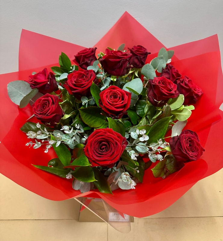 12 Luxury Red Roses