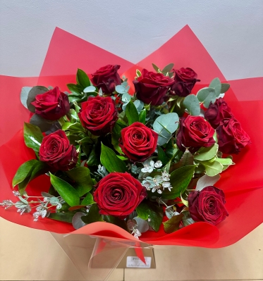 12 Luxury Red Roses