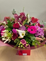 Deluxe Romantic Valentines Handtied